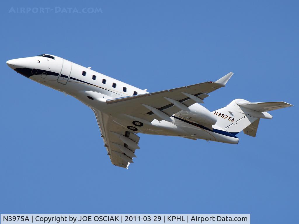 N3975A, 2007 Bombardier Challenger 300 (BD-100-1A10) C/N 20170, Leaving PHL
