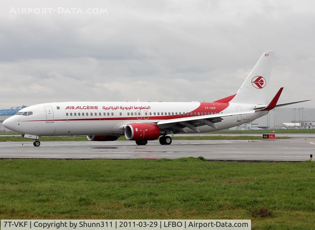 7T-VKF, 2010 Boeing 737-8D6 C/N 40860, Taxiing to the Terminal...