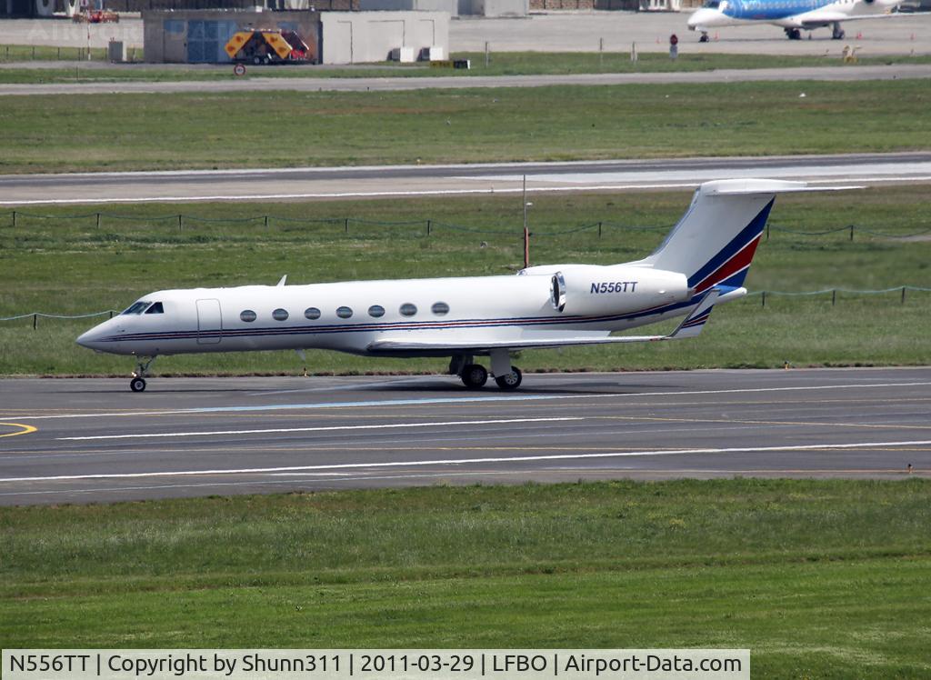 N556TT, 2005 Gulfstream Aerospace G-V C/N 5056, Taxiing to the General Aviation area...