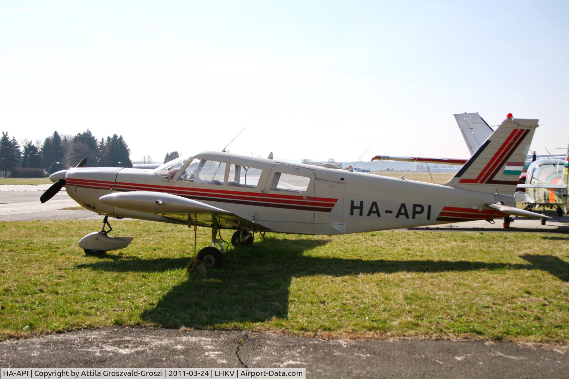 HA-API, 1966 Piper PA-32-300 Cherokee Six Cherokee Six C/N 32-40220, Kaposujlak Airport, Hungary