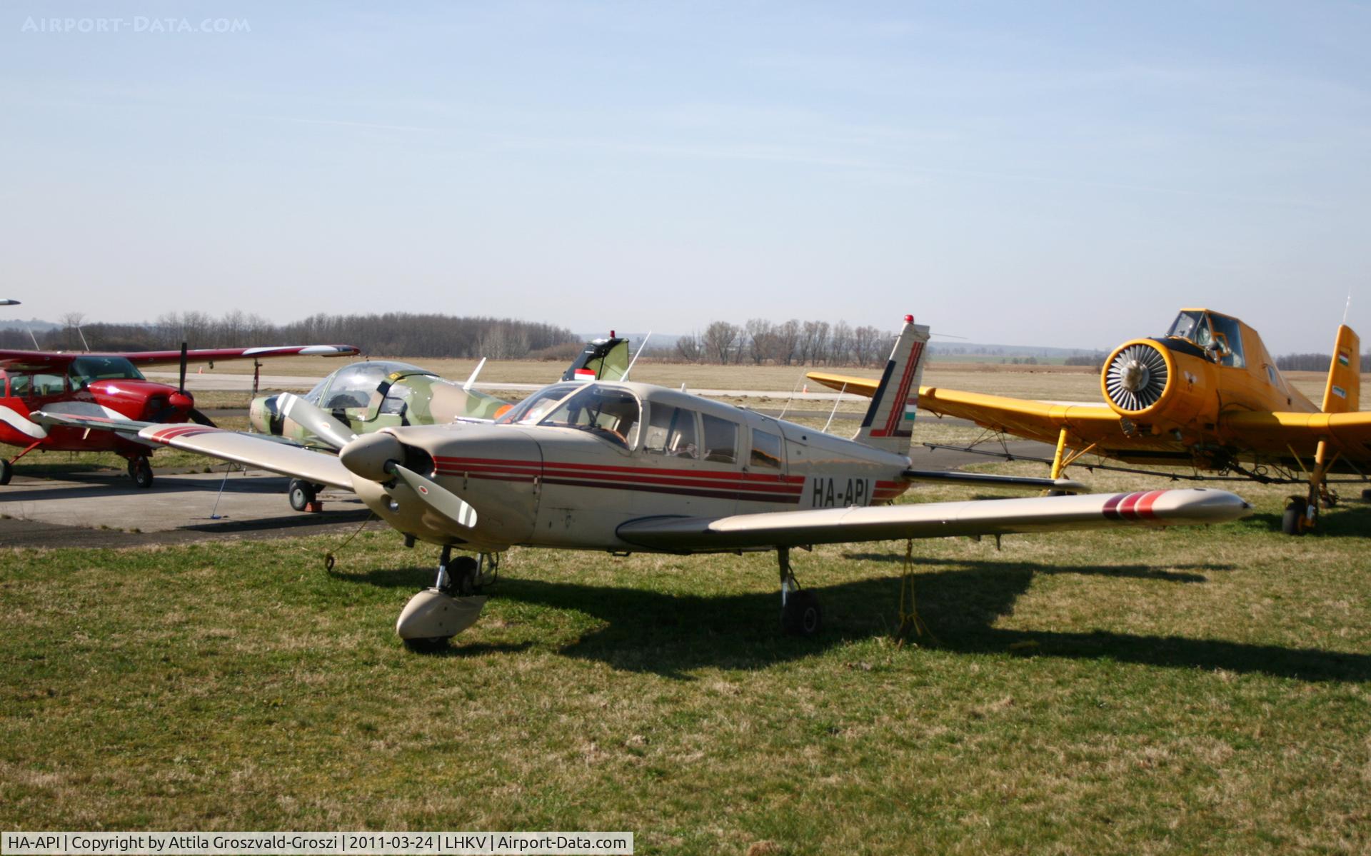 HA-API, 1966 Piper PA-32-300 Cherokee Six Cherokee Six C/N 32-40220, Kaposujlak Airport, Hungary