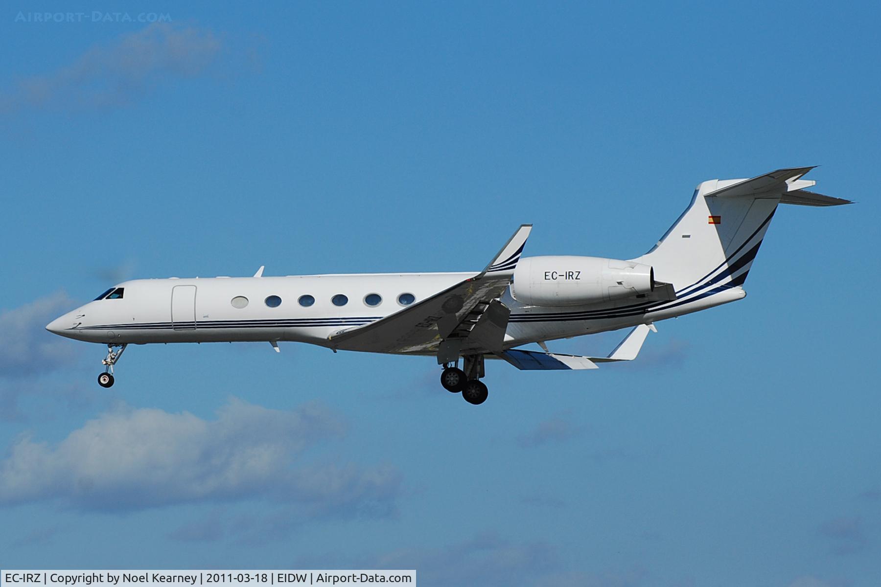 EC-IRZ, 1999 Gulfstream Aerospace G-V C/N 582, Landing Rwy 28 at EIDW.