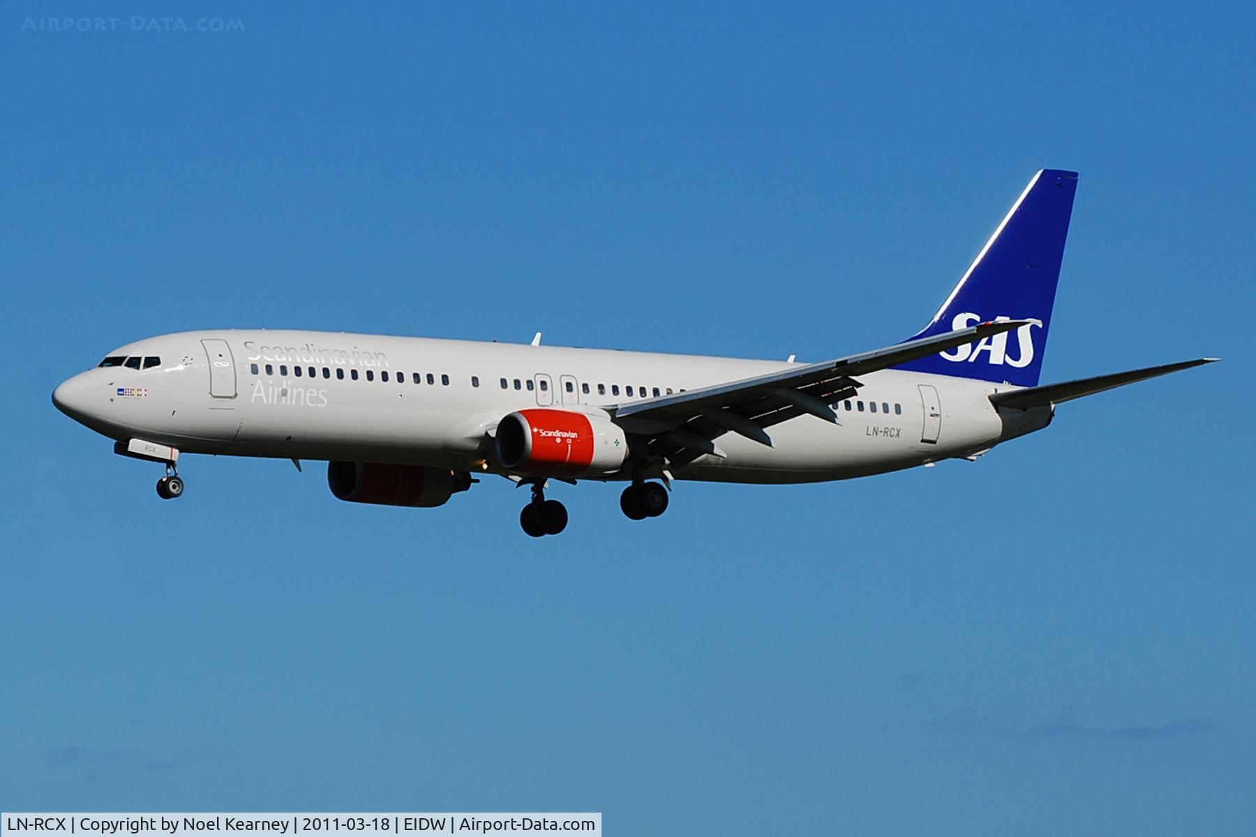LN-RCX, 2000 Boeing 737-883 C/N 30196, Landing Rwy 28 at EIDW