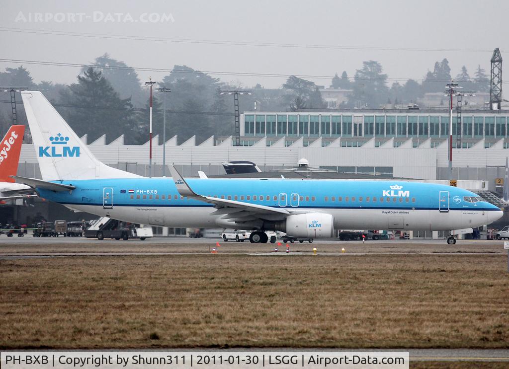 PH-BXB, 1999 Boeing 737-8K2 C/N 29132, Taxiing holding point rwy 05 for departure...