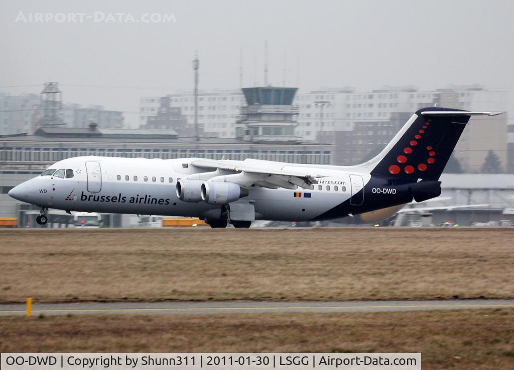 OO-DWD, 1998 British Aerospace Avro 146-RJ100 C/N E3324, Landing rwy 05