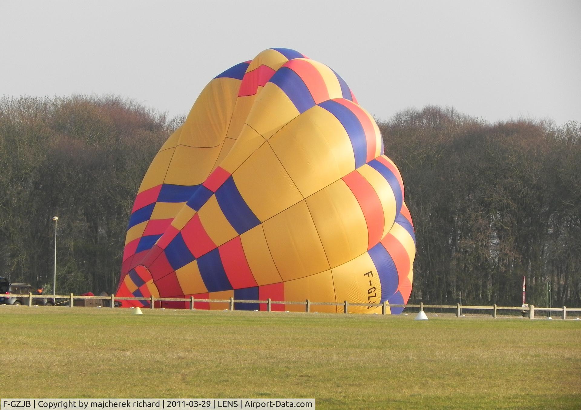 F-GZJB, Lindstrand Hot Air Balloons Ltd LINDSTRAND 77B C/N 1045, preparation 1