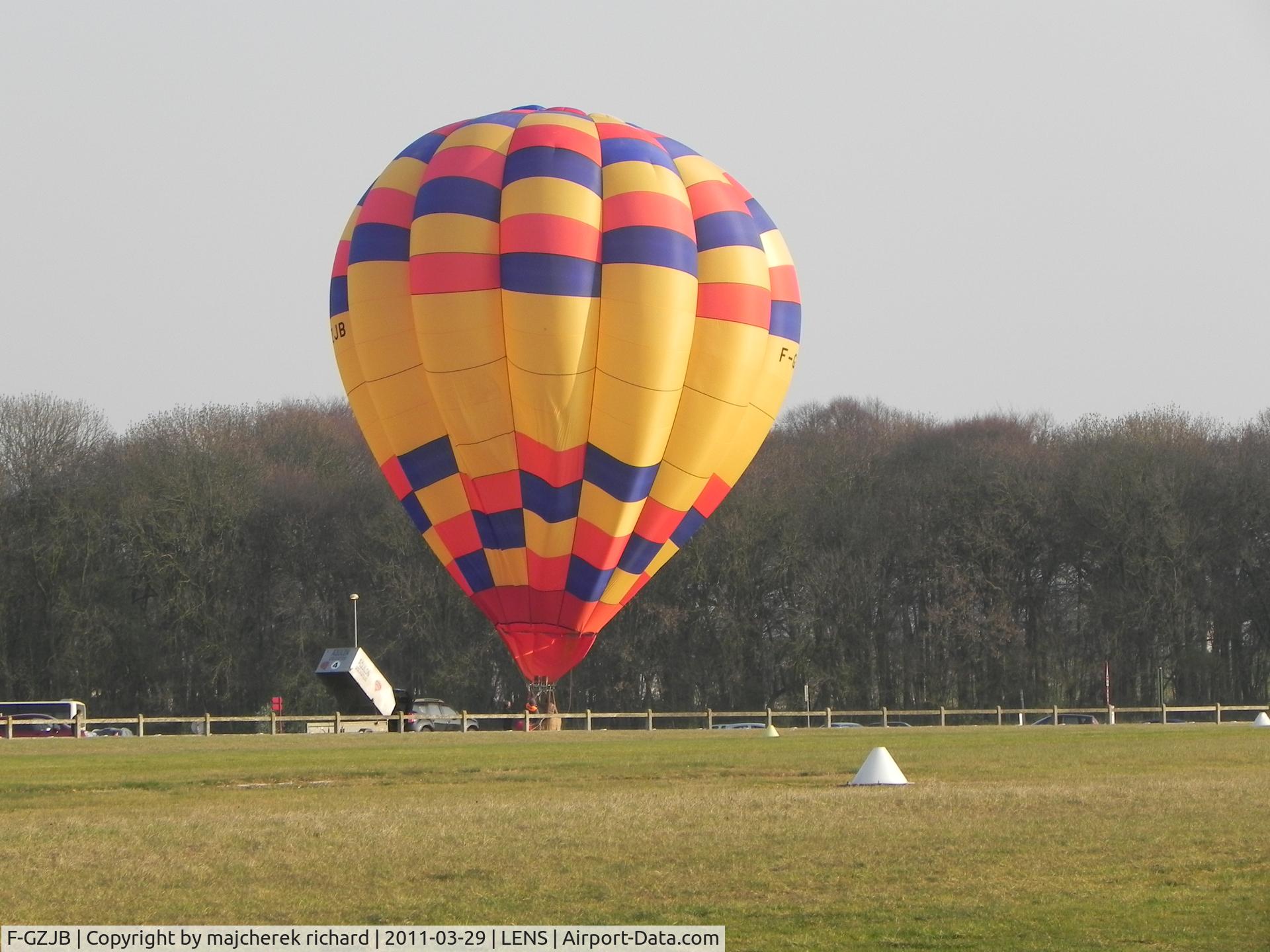 F-GZJB, Lindstrand Hot Air Balloons Ltd LINDSTRAND 77B C/N 1045, preparation 1
