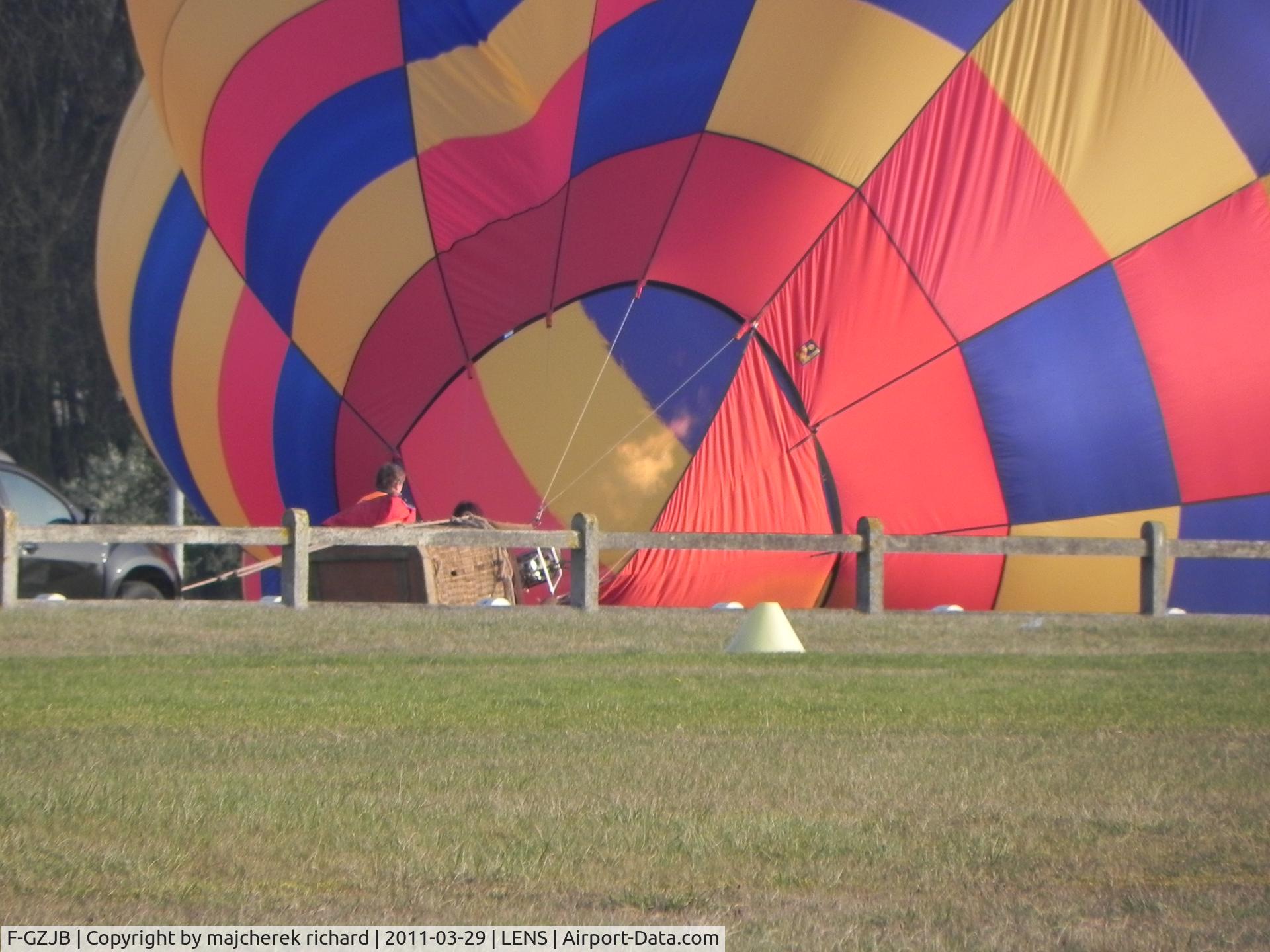 F-GZJB, Lindstrand Hot Air Balloons Ltd LINDSTRAND 77B C/N 1045, preparation 1