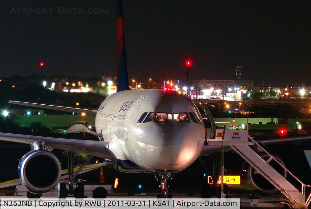 N363NB, 2003 Airbus A319-114 C/N 1990, Spurs charter ready to depart to Houston March 31, 2011