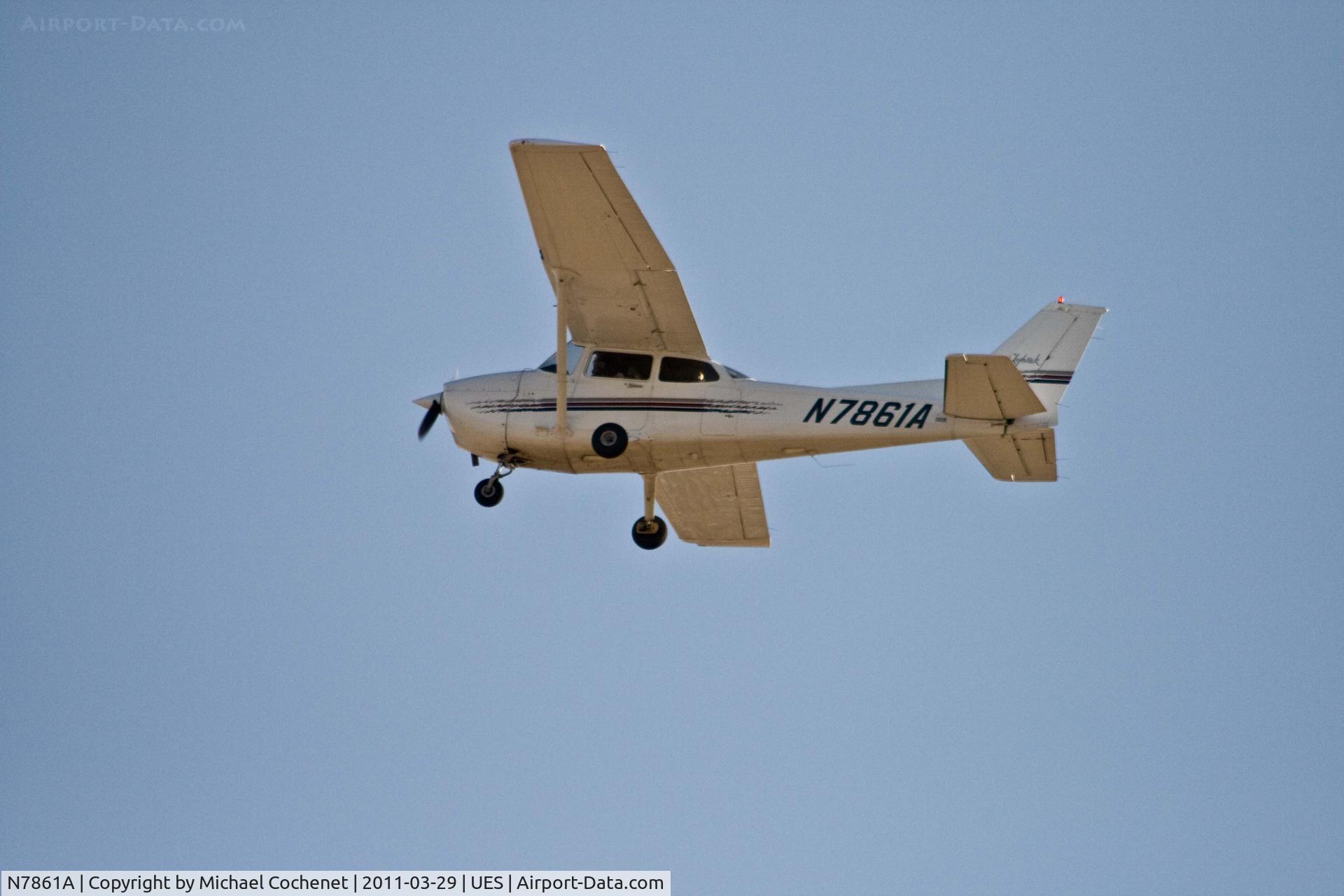 N7861A, 1997 Cessna 172R C/N 17280098, Shot at Crites Field in Waukesha WI