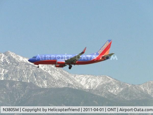 N380SW, 1994 Boeing 737-3H4 C/N 26587, On final to runway 26R
