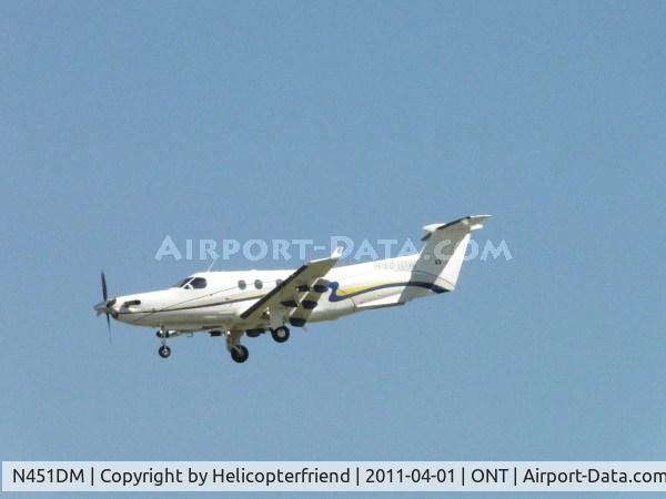N451DM, 2000 Pilatus PC-12/45 C/N 350, On final approach to runway 26R coming fromm San Carlos, Ca