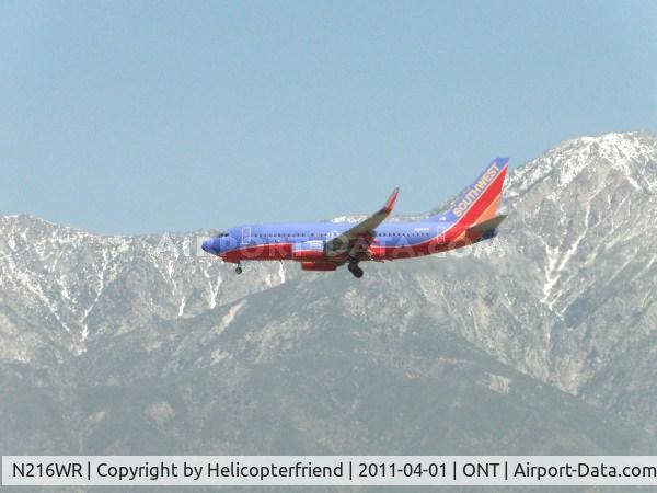 N216WR, 2005 Boeing 737-7H4 C/N 32488, On final to runway 26R