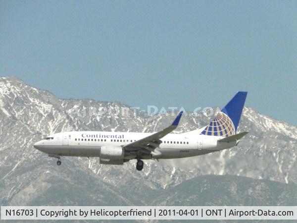 N16703, 1998 Boeing 737-724 C/N 28764, On final approach to runway 26R arriving from San Francisco, California