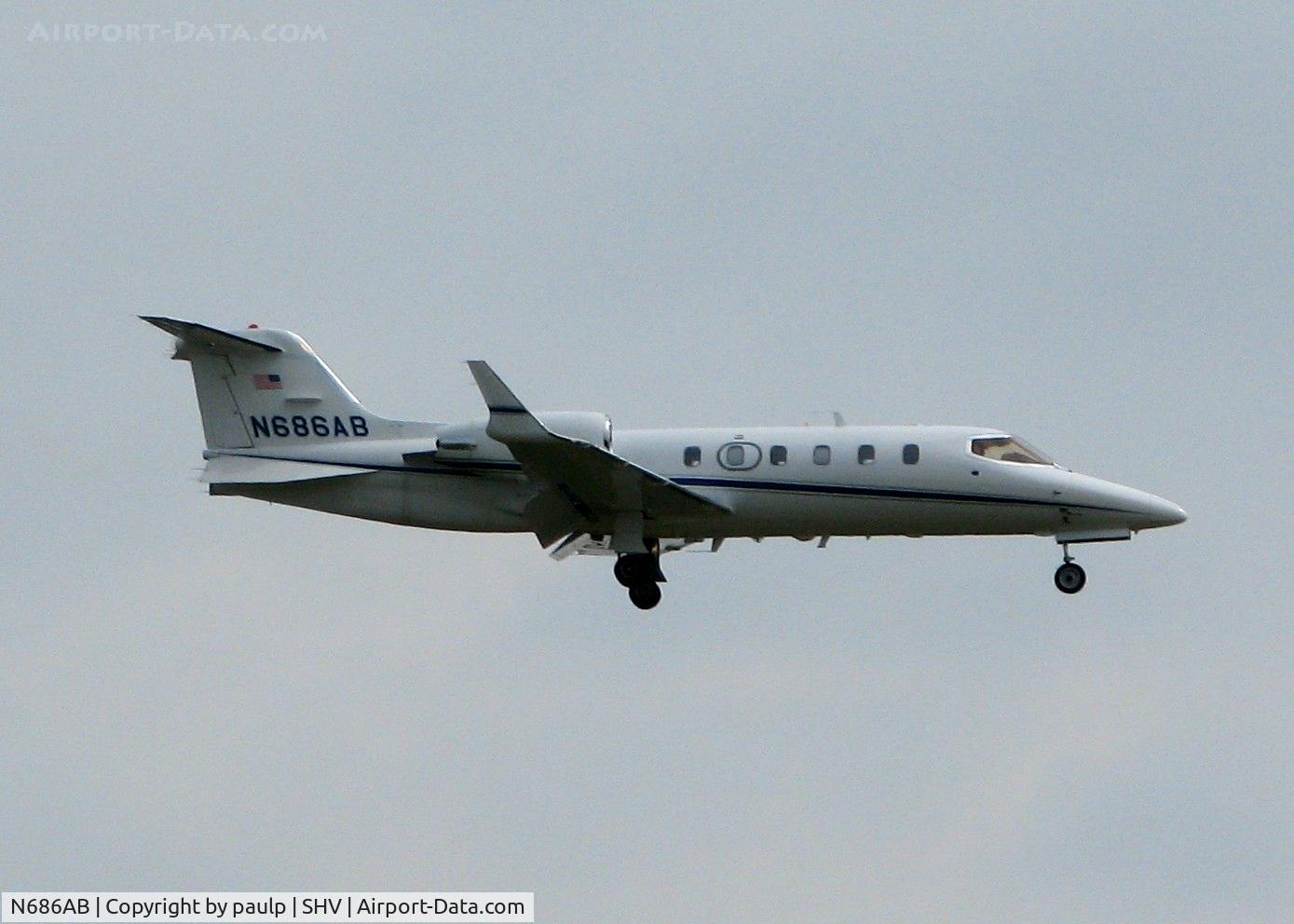 N686AB, 2002 Learjet Inc 31A C/N 239, Landing on Rwy 14 at Shreveport Regional.