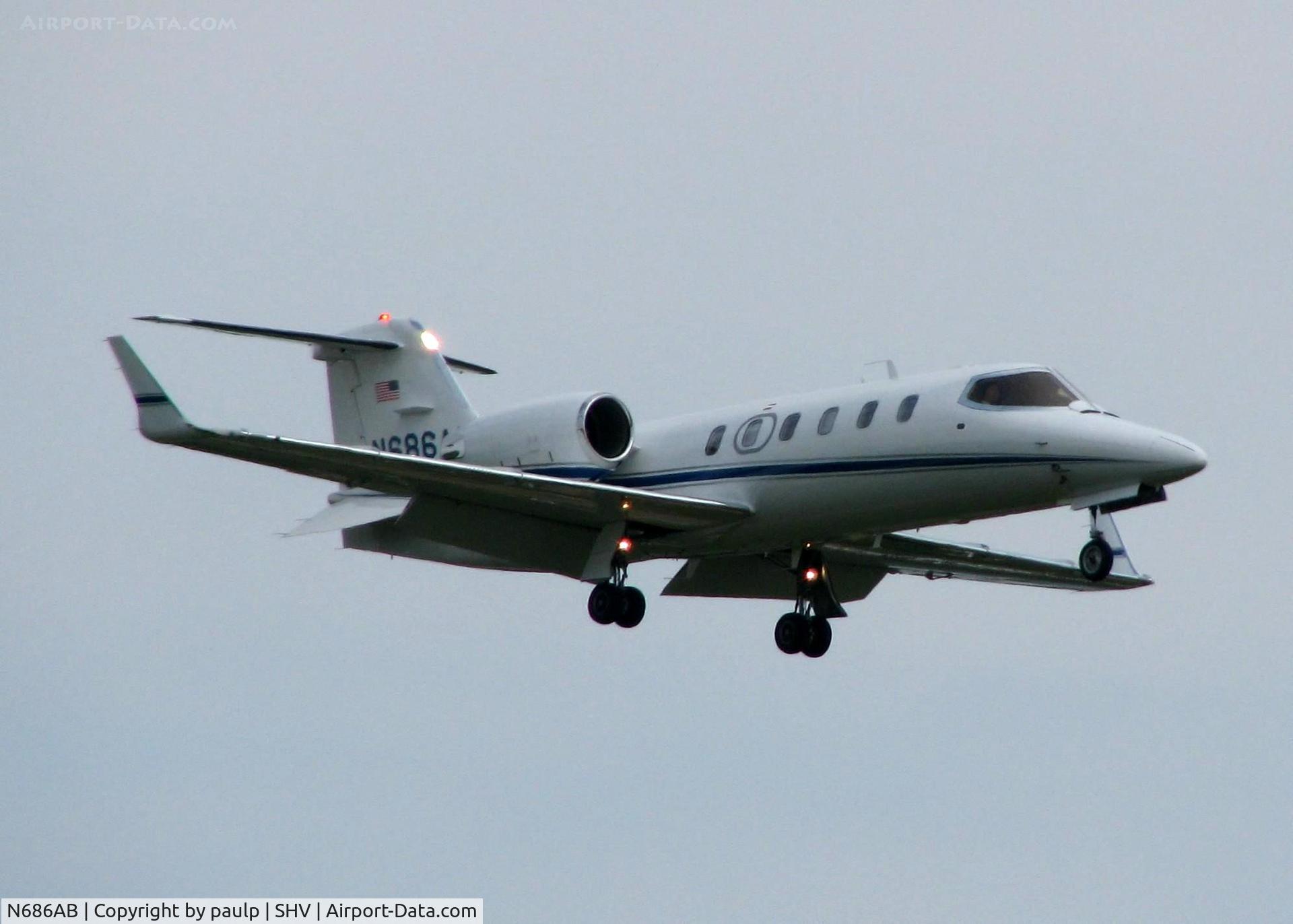 N686AB, 2002 Learjet Inc 31A C/N 239, Landing on Rwy 14 at Shreveport Regional.