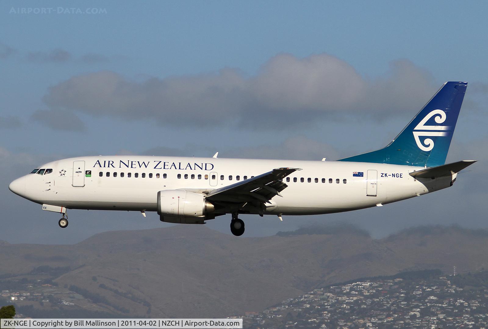ZK-NGE, 1998 Boeing 737-3U3 C/N 28733, in towards 02
