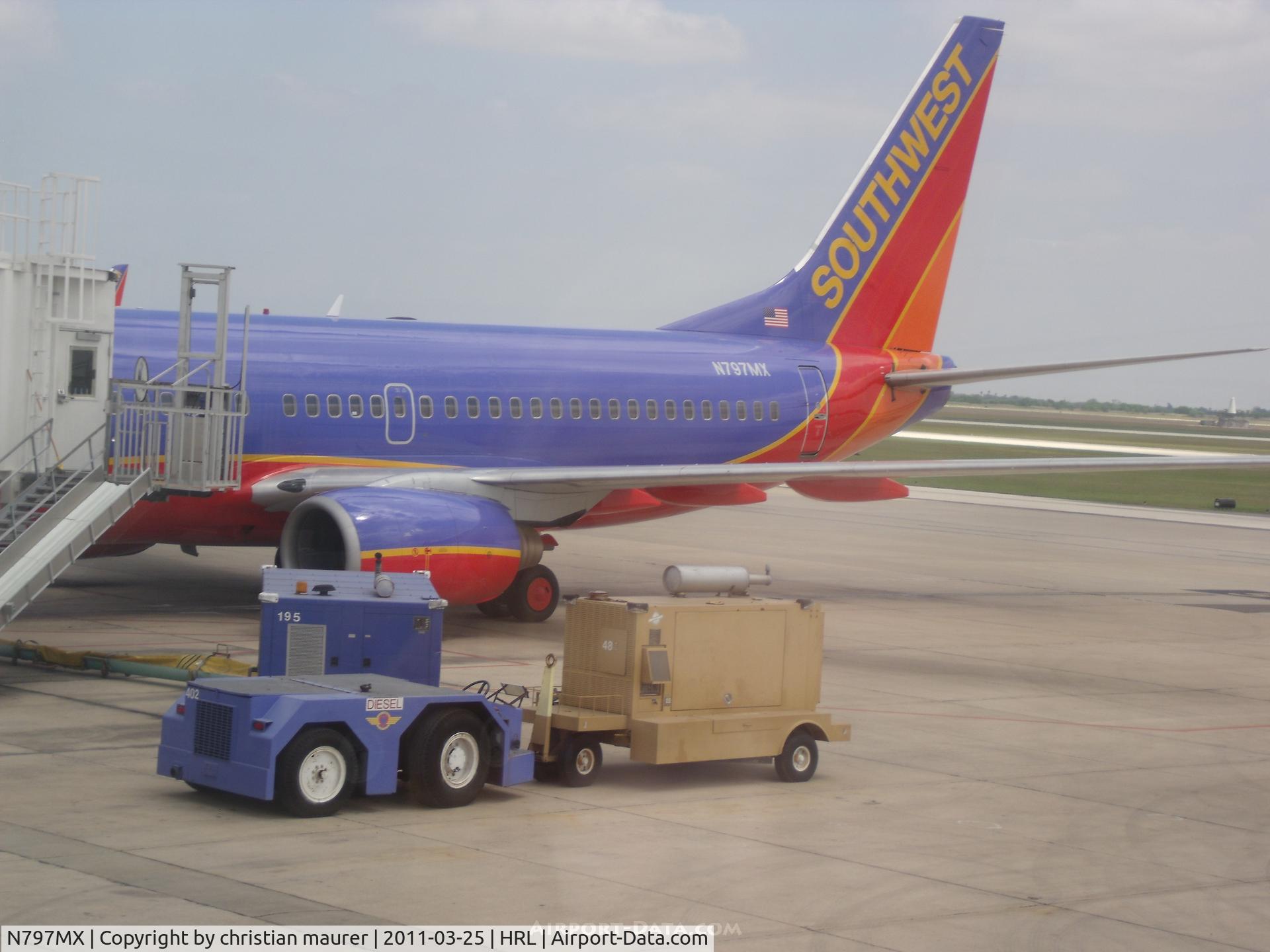 N797MX, 2001 Boeing 737-7H4 C/N 27890, B737
