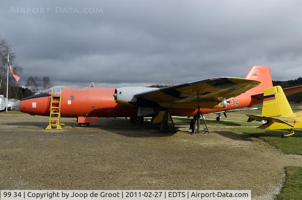 99 34, 1954 English Electric Canberra B.2 C/N R3/EA3/6651, In the last years of it service this Canberra received a wing of a British Canberra TT.18. They did not bother to paint it...