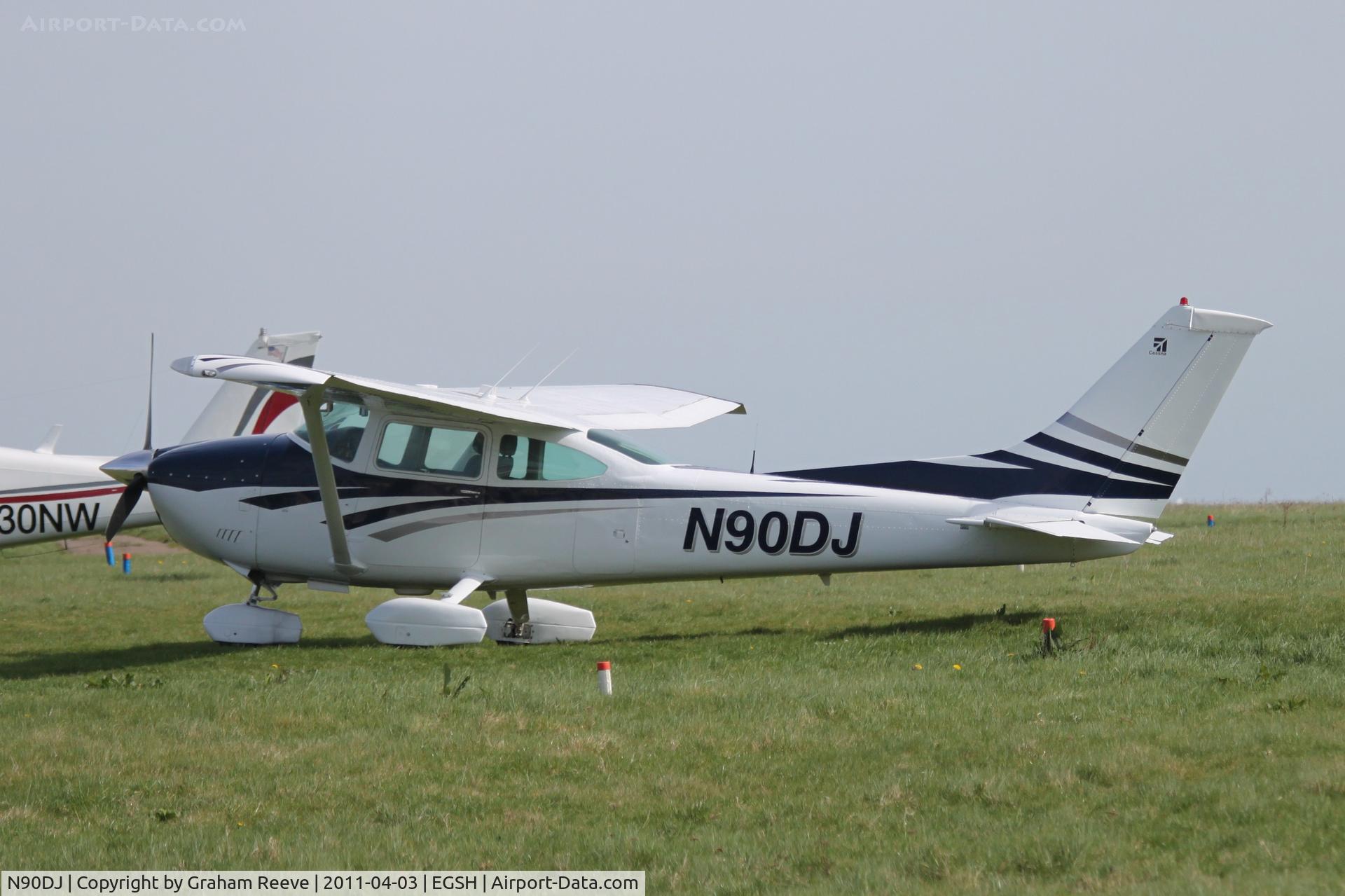 N90DJ, 1979 Reims F182Q C/N 0091, Parked in the sun.