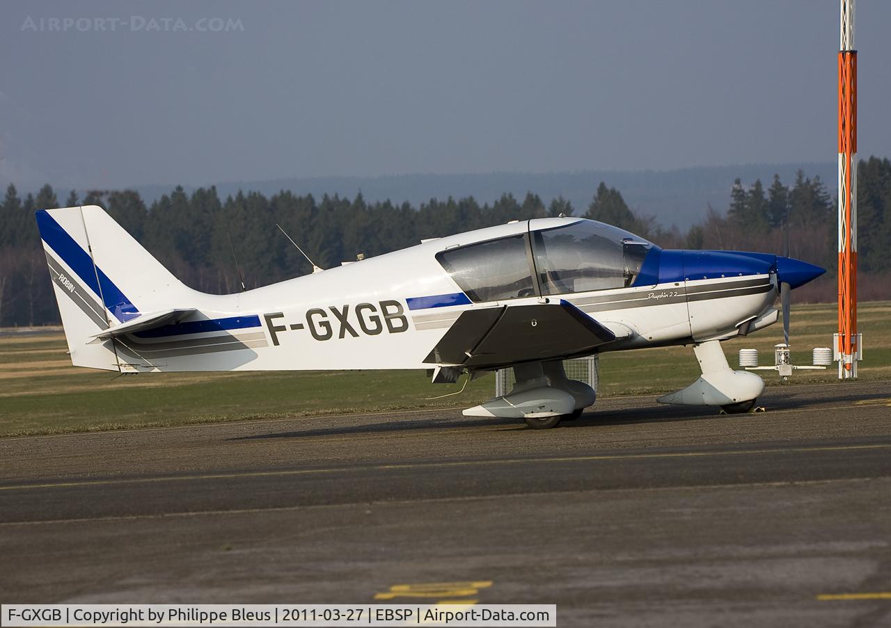 F-GXGB, Robin DR-400-120 Petit Prince C/N 2512, My favourite GA airplane. Parking position in the late afternoon. And, YES, the parking tarmac is descending to the runway. It is NOT horizontal.