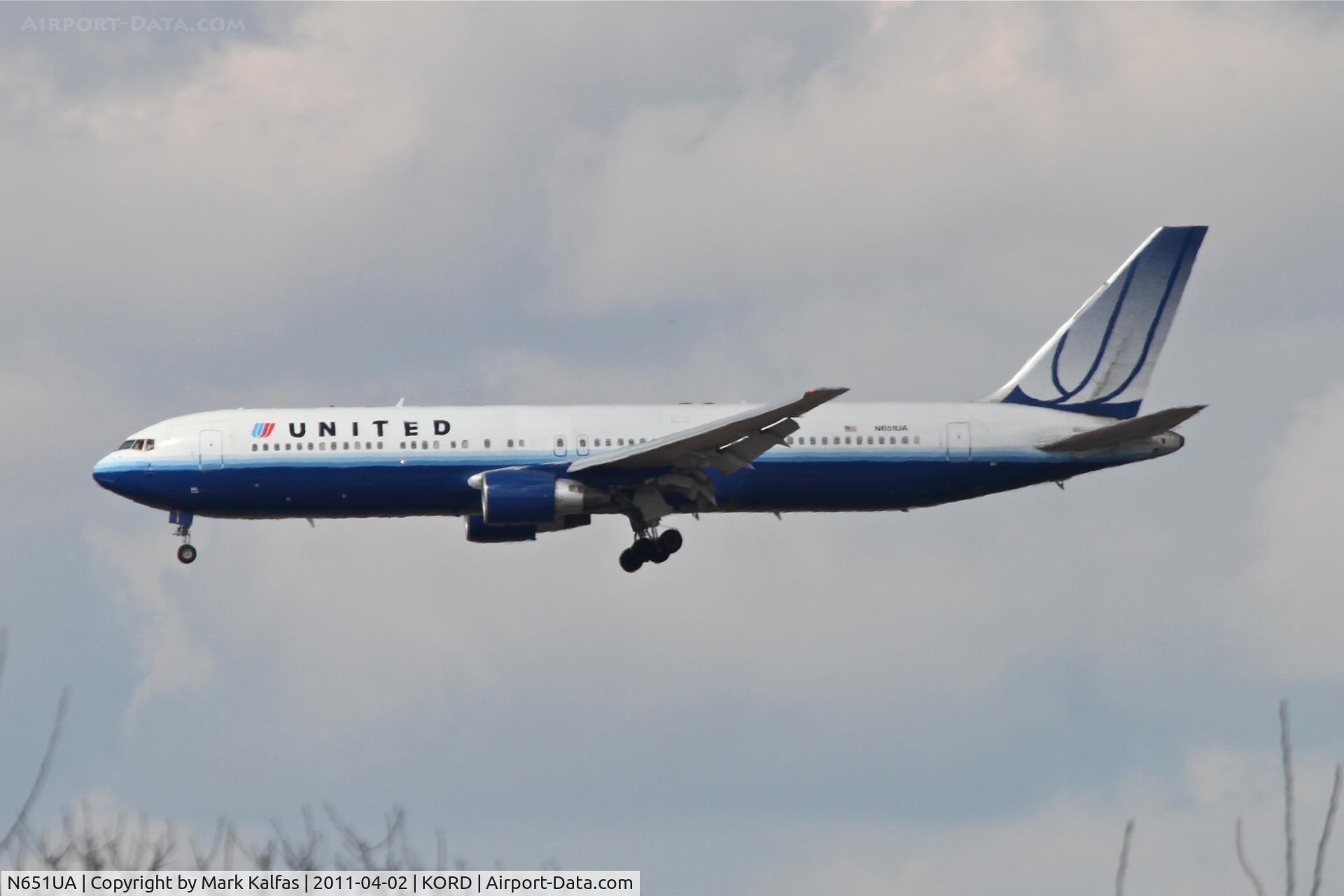 N651UA, 1992 Boeing 767-322 C/N 25389, United Boeing 767-322, UAL956 arriving from KDEN, on approach RWY 27L KORD.