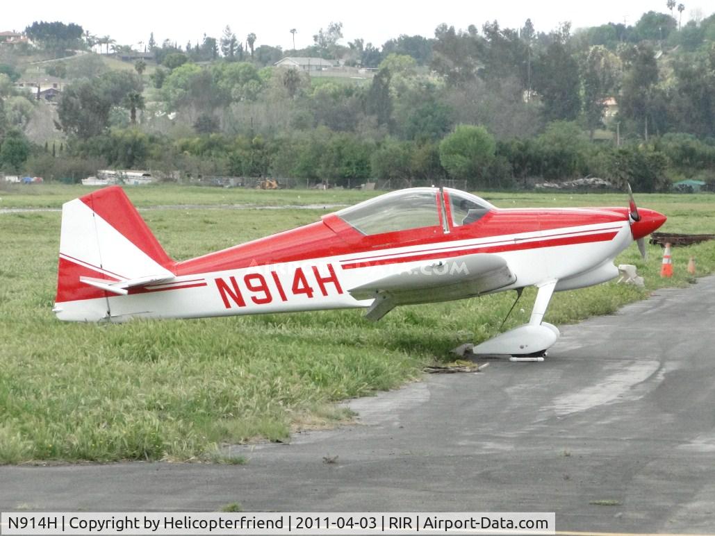 N914H, 1999 Vans RV-6 C/N 21325, Parked