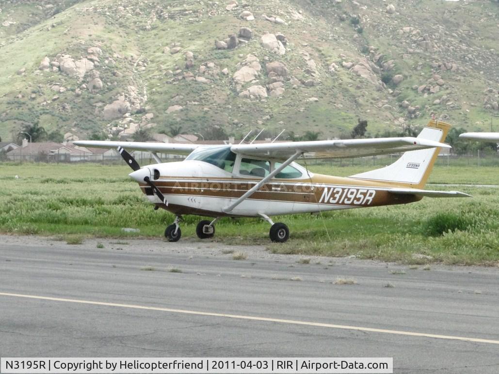 N3195R, 1967 Cessna 182L Skylane C/N 18258595, Parked