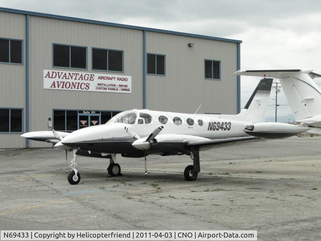 N69433, 1973 Cessna 340 C/N 340-0254, Parked by Advance Avionics