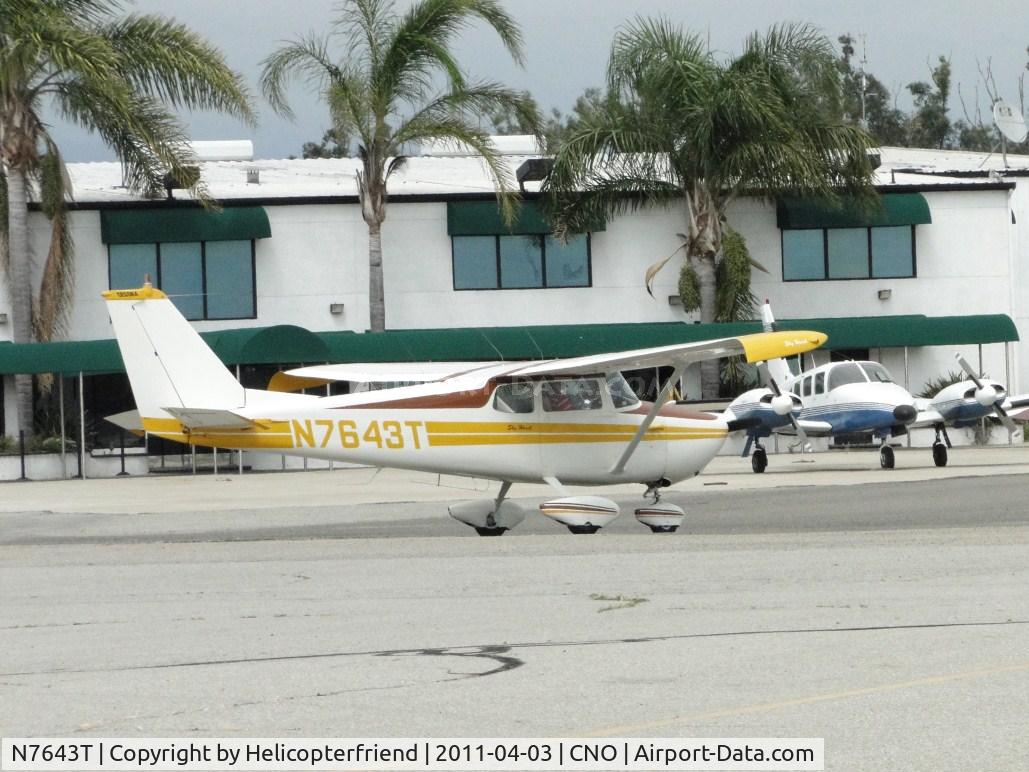 N7643T, 1960 Cessna 172 C/N 47243, Taxiing eastbound