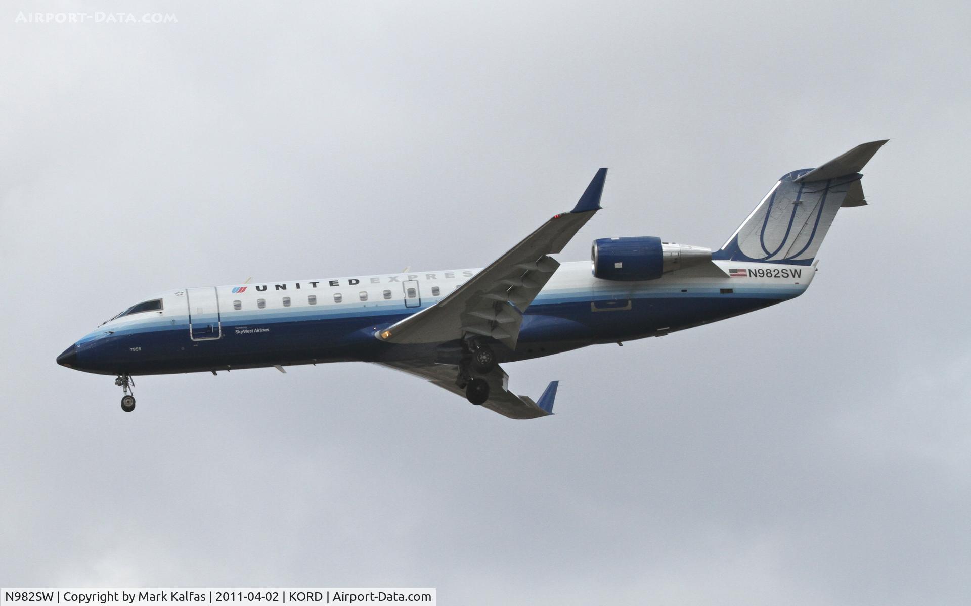 N982SW, 2004 Bombardier CRJ-200 (CL-600-2B19) C/N 7956, SkyWest/United Express Bombardier CL-600-2B19, SKW6954 arriving from KFAR, on approach RWY 28 KORD.