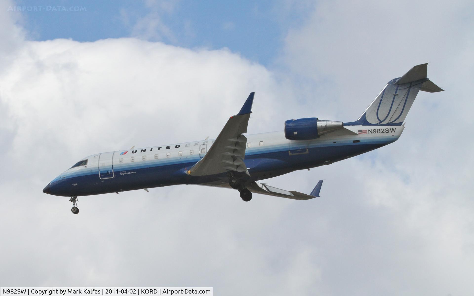 N982SW, 2004 Bombardier CRJ-200 (CL-600-2B19) C/N 7956, SkyWest/United Express Bombardier CL-600-2B19, SKW6954 arriving from KFAR, on approach RWY 28 KORD.