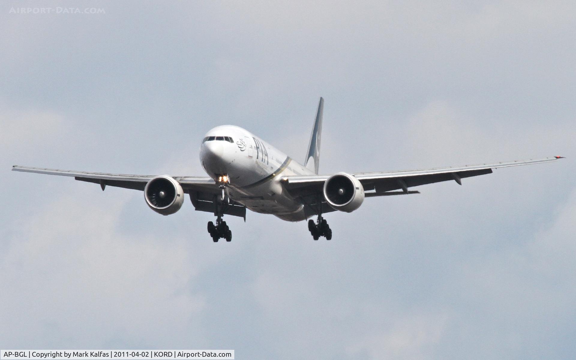 AP-BGL, 2004 Boeing 777-240/ER C/N 33777, Pakistan International Airlines Boeing 777-240 (ER), PIA795 arriving from LEBL, on approach RWY 28 KORD.