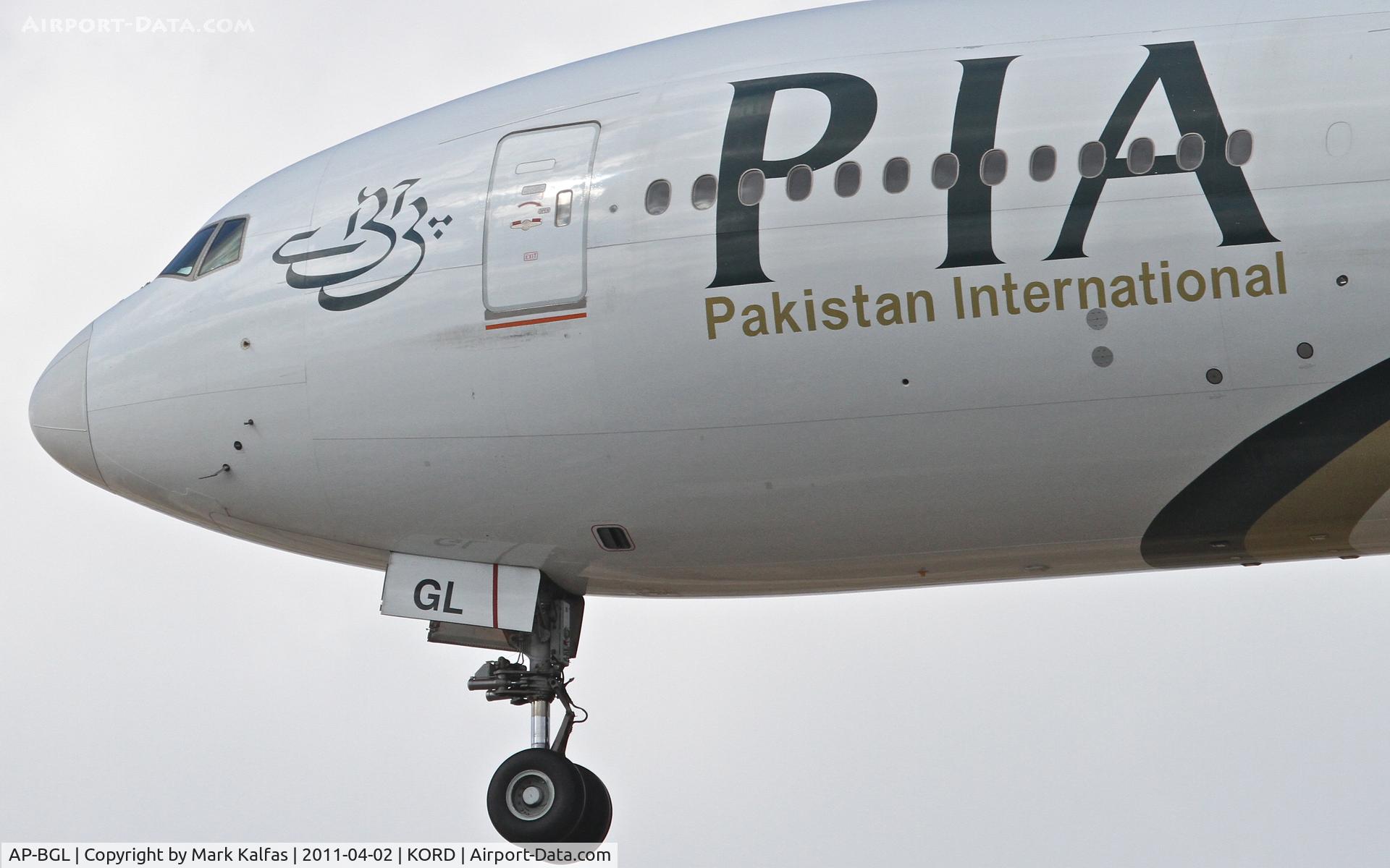 AP-BGL, 2004 Boeing 777-240/ER C/N 33777, Pakistan International Airlines Boeing 777-240 (ER), PIA795 arriving from LEBL, on approach RWY 28 KORD.