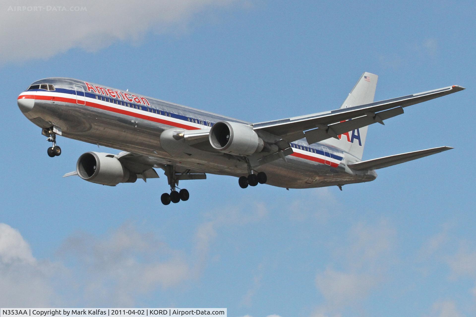 N353AA, 1988 Boeing 767-323 C/N 24034, American Airlines Boeing 767-323, AAL1196 arriving from KLAX, on approach RWY 28 KORD.