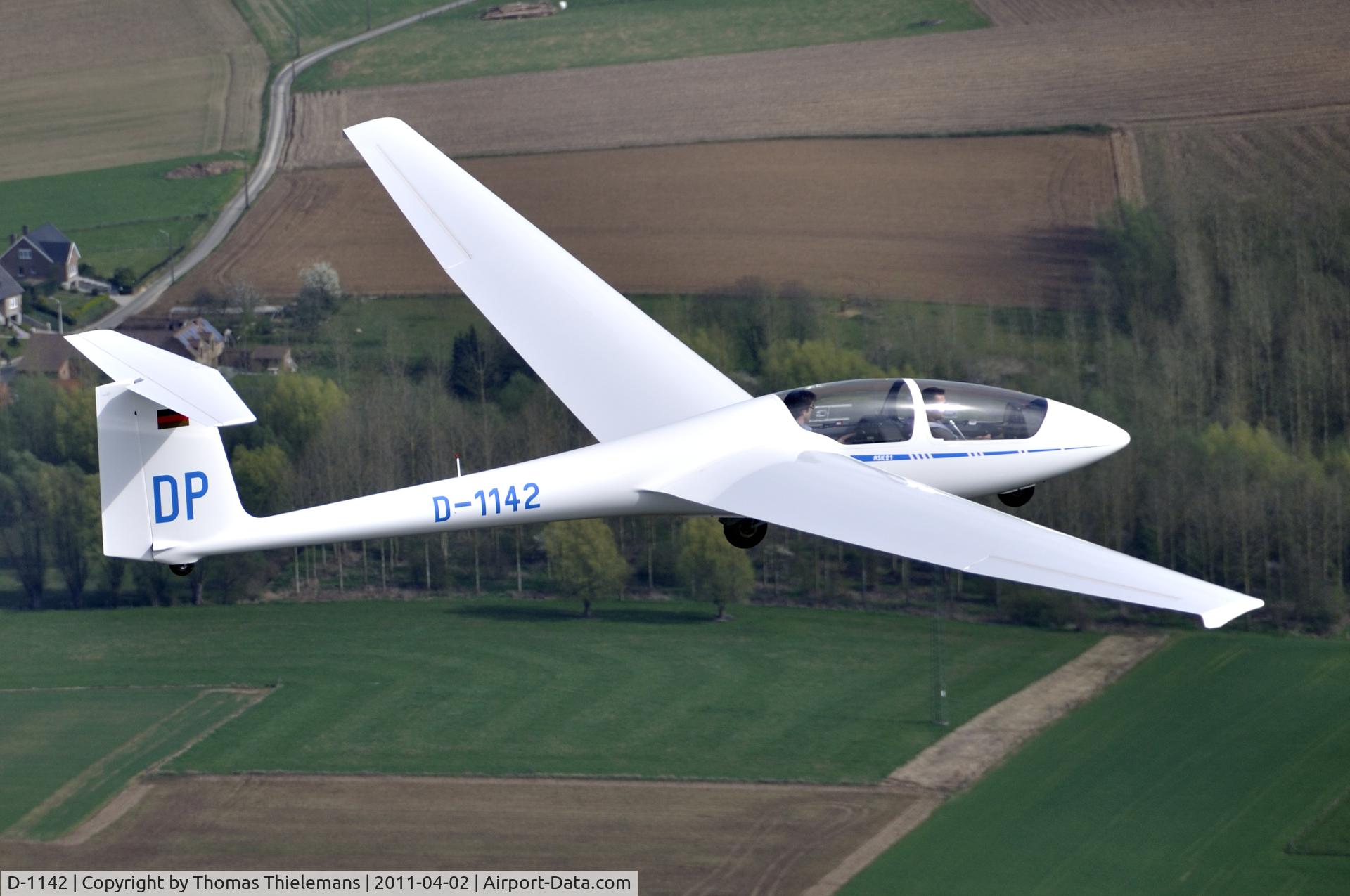 D-1142, Schleicher ASK-21 C/N 21274, air-to-air