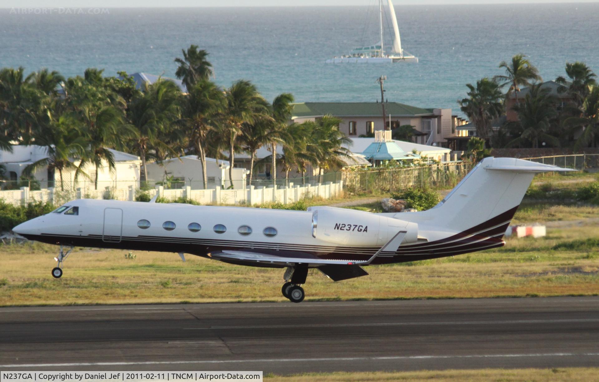 N237GA, 2006 Gulfstream Aerospace GIV-X (G450) C/N 4055, N237GA landing at TNCM