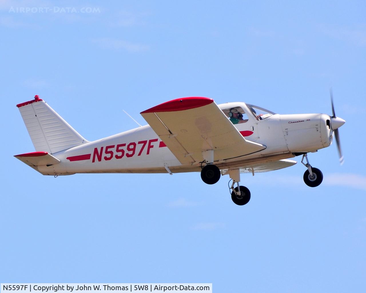 N5597F, 1968 Piper PA-28-140 C/N 28-24853, Departing runway 22