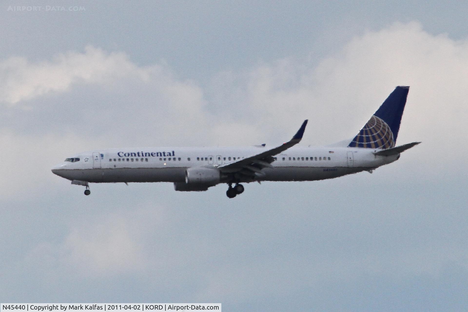 N45440, 2009 Boeing 737-924/ER C/N 33535, Continental Airlines 737-924ER, COA1823 arriving from KPBI, on approach RWY 27L KORD.