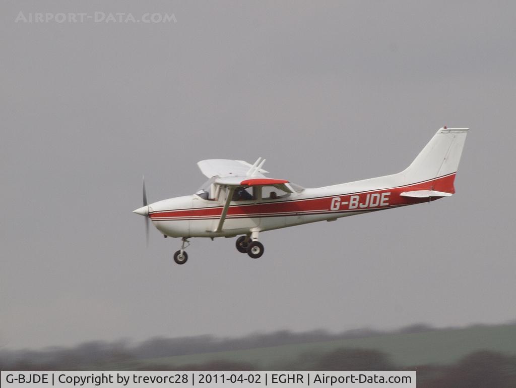 G-BJDE, 1973 Reims F172M Skyhawk Skyhawk C/N 0984, landing at Goodwood