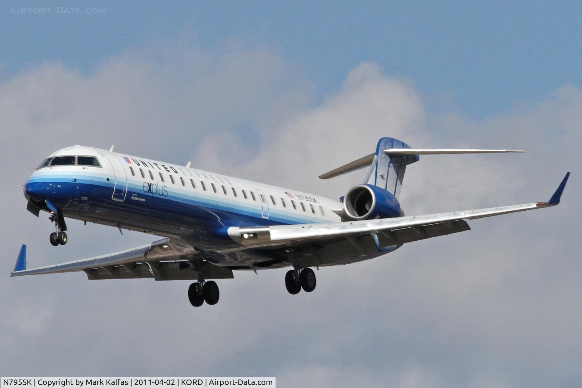 N795SK, 2010 Bombardier CRJ-700 (CL-600-2C10) Regional Jet C/N 10299, SkyWest/United Express Bombardier CL-600-2C10, SKW7012 Arriving from KASE, on approach RWY 28 KORD.