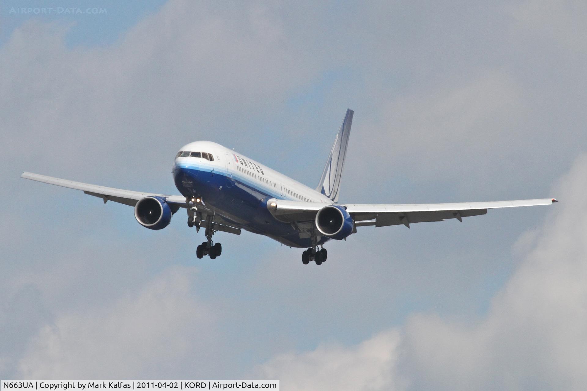 N663UA, 1993 Boeing 767-322 C/N 27160, United Airlines Boeing 767-322, UAL972 arriving from KSFO, on final approach RWY 28 KORD.