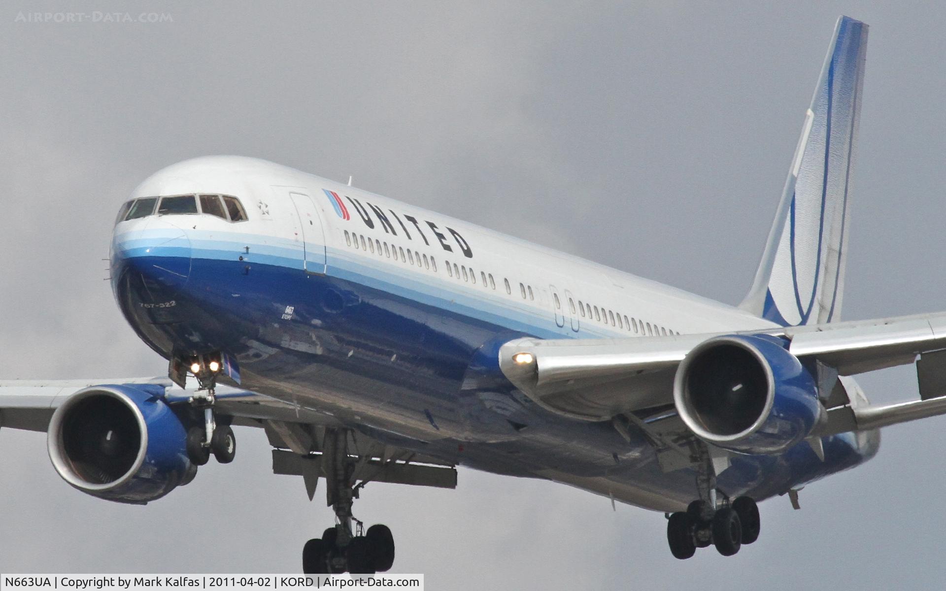 N663UA, 1993 Boeing 767-322 C/N 27160, United Airlines Boeing 767-322, UAL972 arriving from KSFO, on final approach RWY 28 KORD.