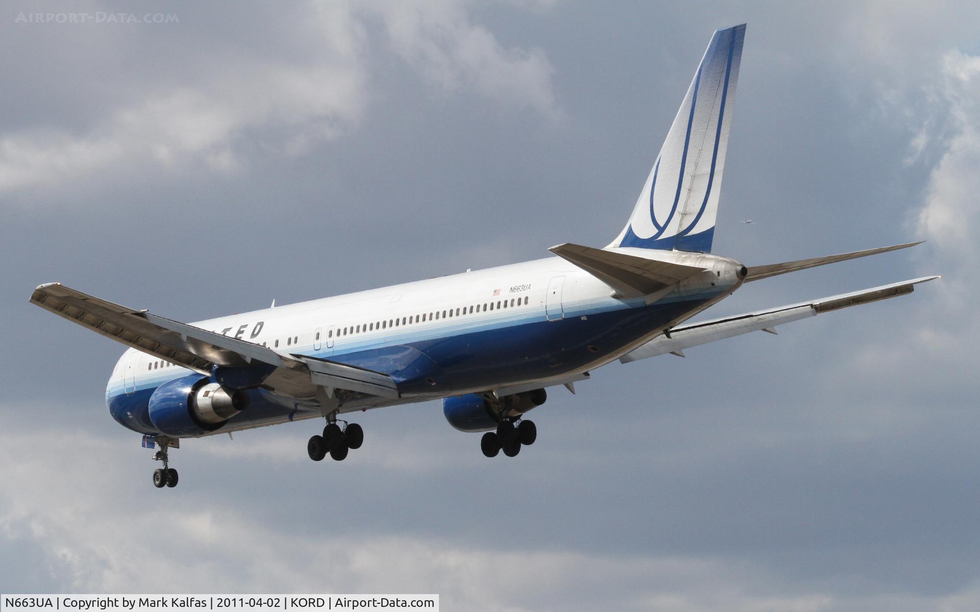 N663UA, 1993 Boeing 767-322 C/N 27160, United Airlines Boeing 767-322, UAL972 arriving from KSFO, on final approach RWY 28 KORD.
