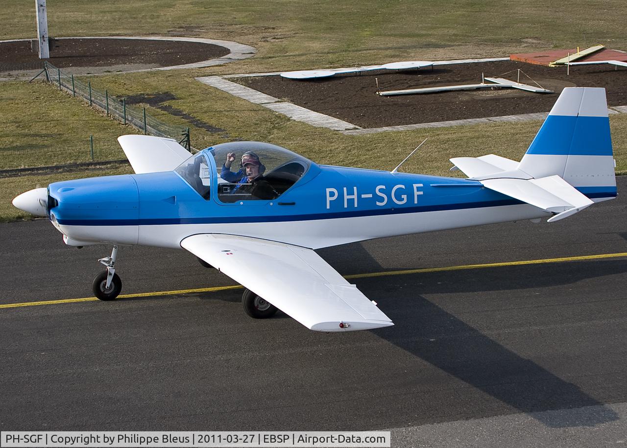 PH-SGF, Slingsby T-67C Firefly C/N 2087, On the way to the runway. Notice friendly wave from right seat. See also how the horizontal stabilizer is put forward.