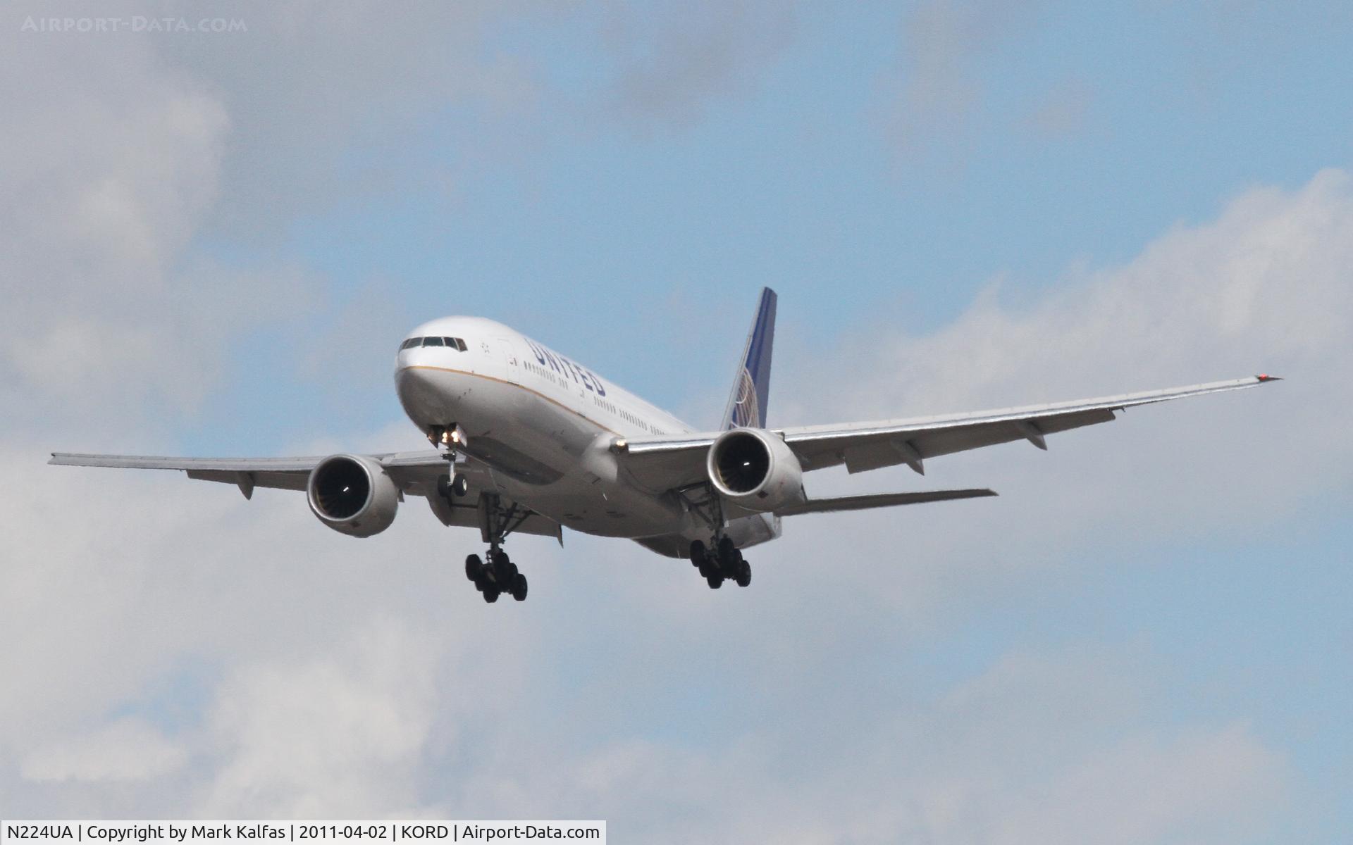 N224UA, 2001 Boeing 777-222 C/N 30225, United Airlines Boeing 777-222, UAL836 arriving from ZSPD (Shanghai Pudong Int'l), on approach RWY 28 KORD.