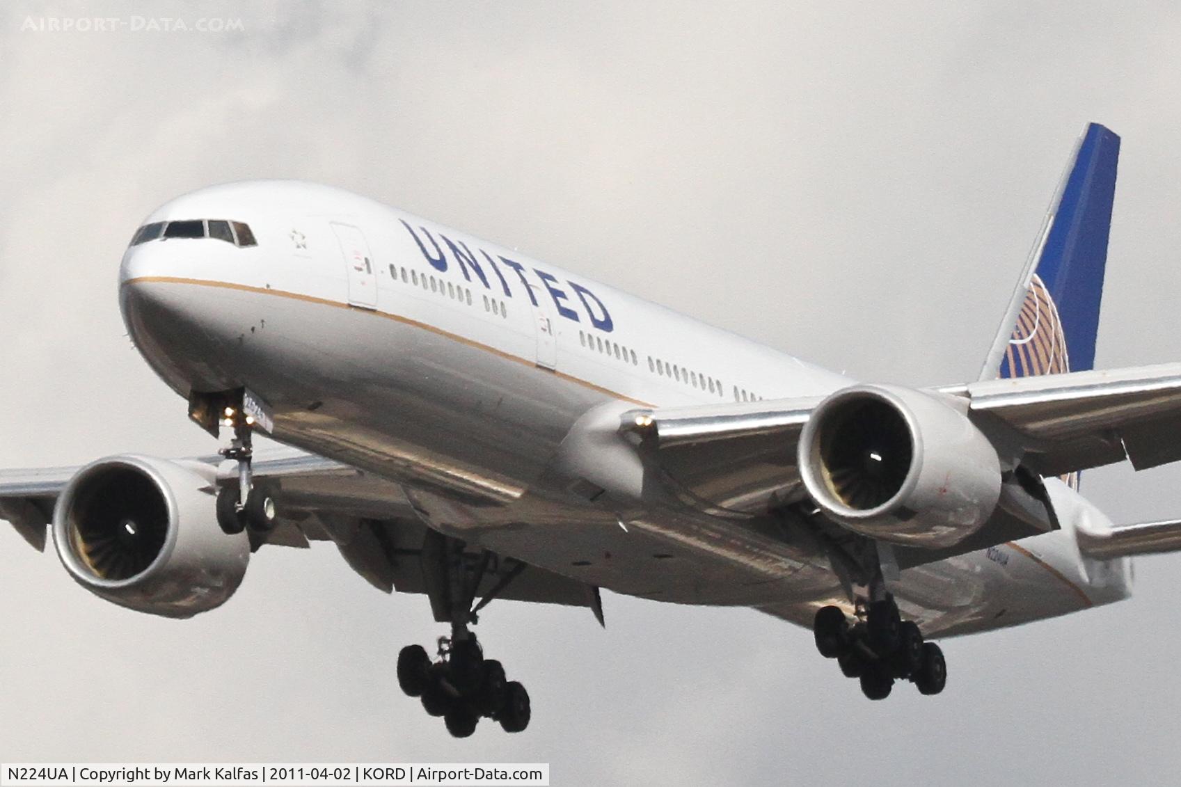 N224UA, 2001 Boeing 777-222 C/N 30225, United Airlines Boeing 777-222, UAL836 arriving from ZSPD (Shanghai Pudong Int'l), on approach RWY 28 KORD.