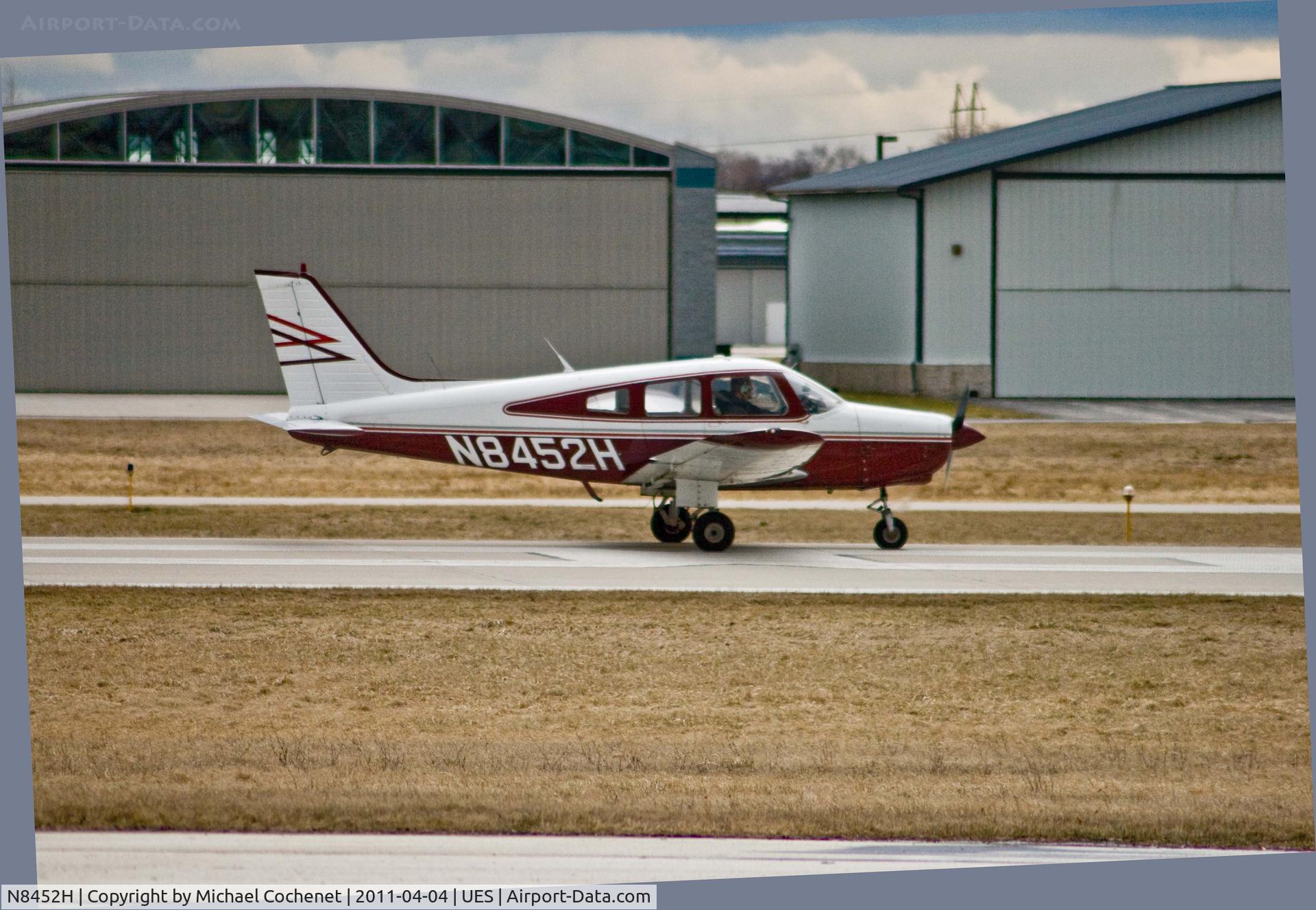 N8452H, 1981 Piper PA-28-161 C/N 28-8216040, Shot at Crites Field in Waukesha WI