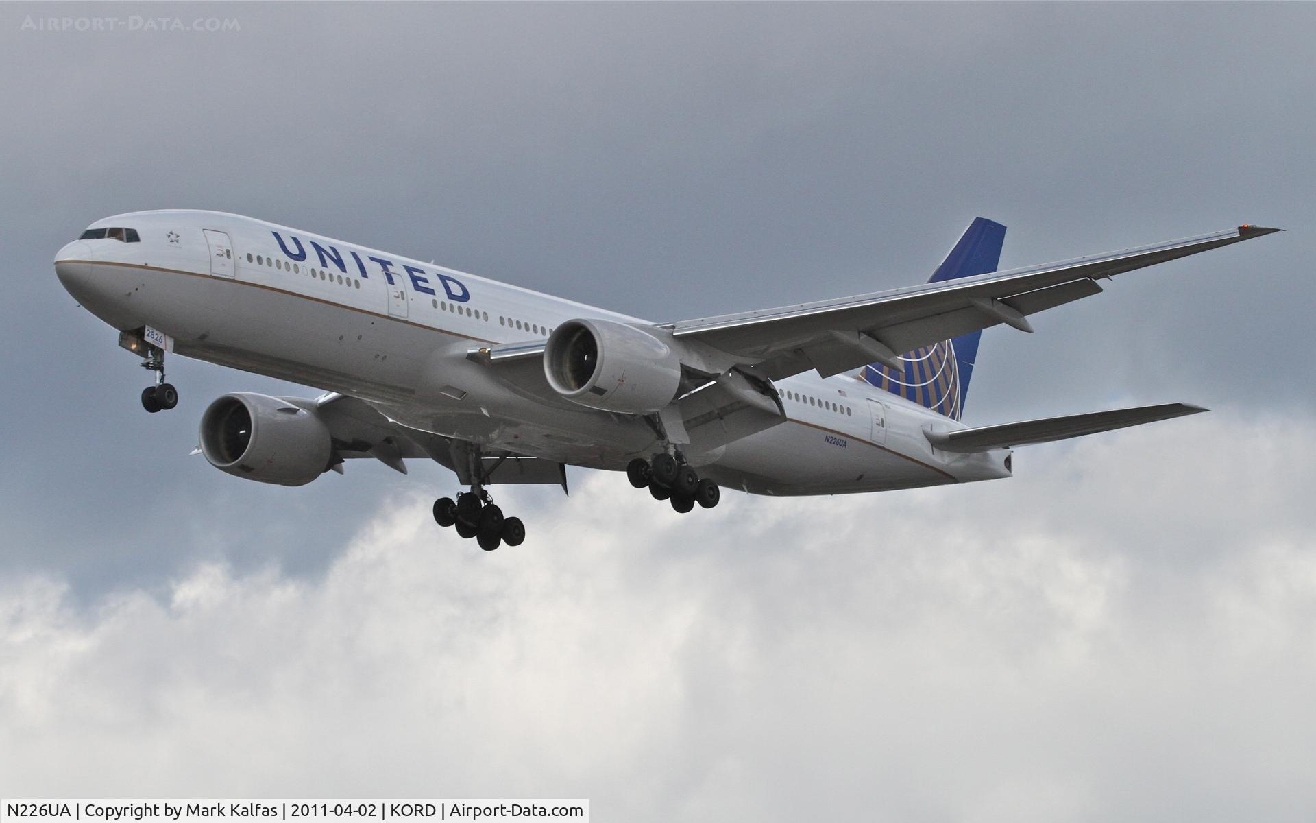 N226UA, 2002 Boeing 777-222 C/N 30226, United Airlines Boeing 777-222, UAL850 arriving from ZBAA (Beijing Capital Int'l), on approach RWY 28 KORD.