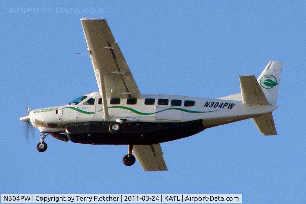 N304PW, 2000 Cessna 208B C/N 208B0833, 2000 Cessna 208B, c/n: 208B0833 climbs away from Atlanta